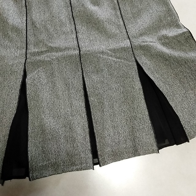 自由区(ジユウク)のスカート  ① レディースのスカート(ひざ丈スカート)の商品写真