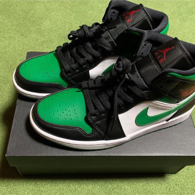 NIKE(ナイキ)のAIR JORDAN 1 MID PINE GREEN メンズの靴/シューズ(スニーカー)の商品写真