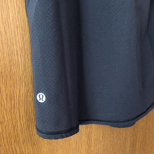 lululemon(ルルレモン)の☆値下げ不可☆ルルレモン　ショートスリーブ　黒　サイズ2 レディースのトップス(Tシャツ(半袖/袖なし))の商品写真