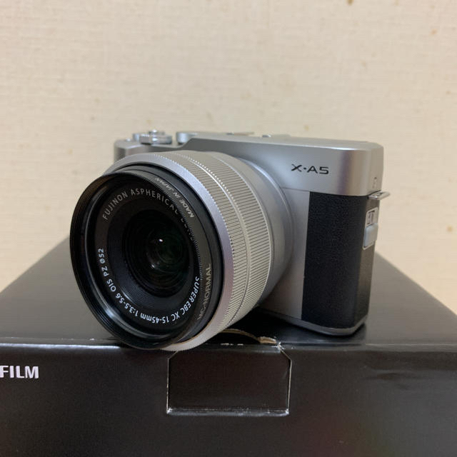 【美品】FUJIFILM X−A5 SILVER レンズキット