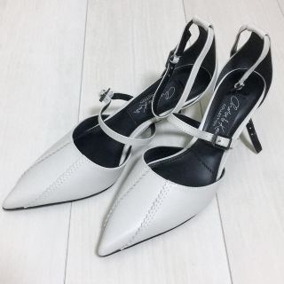 チャールズアンドキース(Charles and Keith)のcharles&keith パンプス　サンダル(ハイヒール/パンプス)