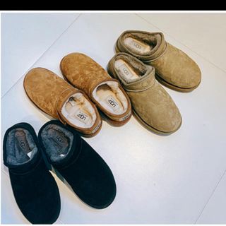 フレームワーク(FRAMeWORK)のFRAMe WORK  UGG classic slipper 黒　36(スリッポン/モカシン)