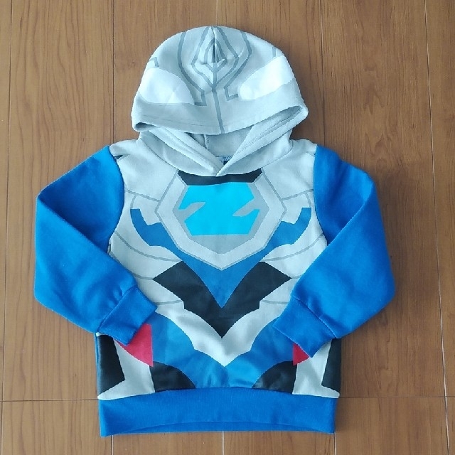 BANDAI(バンダイ)のウルトラマンゼット パーカー 110 新品 キッズ/ベビー/マタニティのキッズ服男の子用(90cm~)(Tシャツ/カットソー)の商品写真