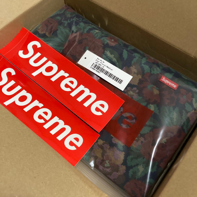 Supreme(シュプリーム)のSupreme Small Box Logo Tee Digi Floral メンズのトップス(Tシャツ/カットソー(半袖/袖なし))の商品写真