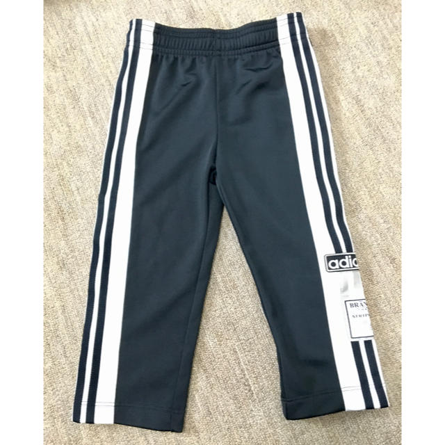 adidas(アディダス)のアディダスジャージ 下90センチ キッズ/ベビー/マタニティのキッズ服男の子用(90cm~)(パンツ/スパッツ)の商品写真