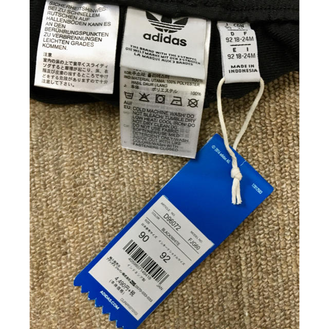 adidas(アディダス)のアディダスジャージ 下90センチ キッズ/ベビー/マタニティのキッズ服男の子用(90cm~)(パンツ/スパッツ)の商品写真