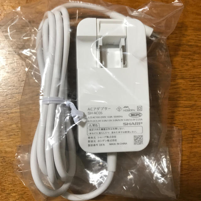 AQUOS(アクオス)のシャープtype-C 急速充電器 SH-AC05 スマホ/家電/カメラのスマートフォン/携帯電話(バッテリー/充電器)の商品写真