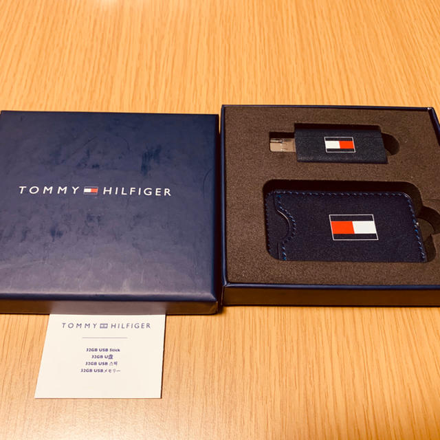 TOMMY HILFIGER(トミーヒルフィガー)の【非売品!!】TOMMY HILFIGER 32GB USB スマホ/家電/カメラのPC/タブレット(PC周辺機器)の商品写真