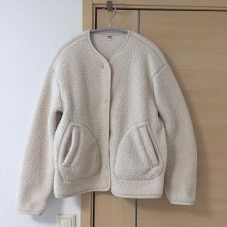 ユニクロ(UNIQLO)のUNIQLO ボアフリースクルーネックカーディガン ボアブルゾン　オフホワイト(ノーカラージャケット)