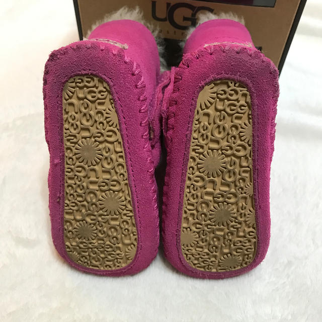 UGG(アグ)のUGG  ムートンブーツ キッズ/ベビー/マタニティのベビー靴/シューズ(~14cm)(ブーツ)の商品写真