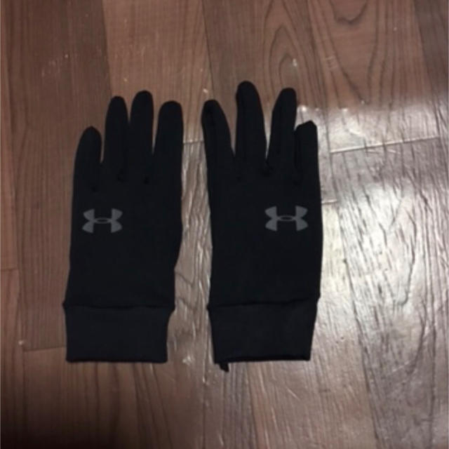 UNDER ARMOUR(アンダーアーマー)の40%オフ アンダーアーマー 手袋 SM ブラック グローブ 防寒 冬用 キッズ キッズ/ベビー/マタニティのこども用ファッション小物(手袋)の商品写真