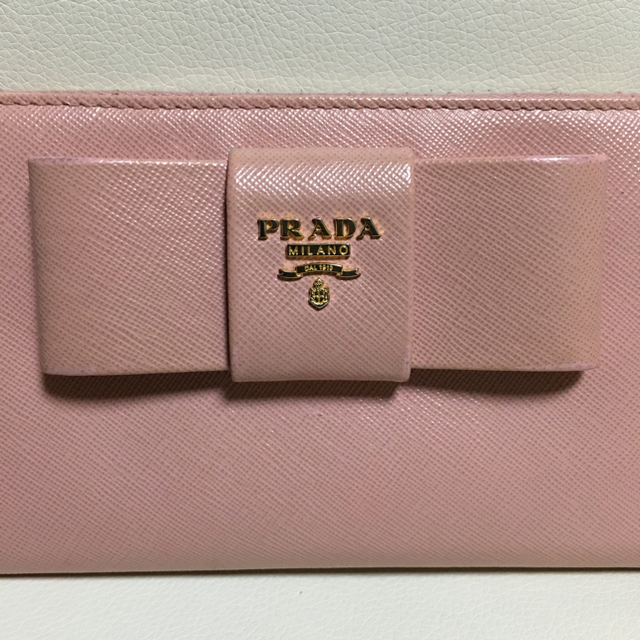 PRADA(プラダ)のPRADA♡リボン長財布♡ピンクベージュ レディースのファッション小物(財布)の商品写真