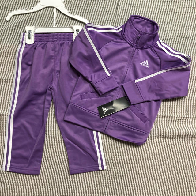 adidas(アディダス)の【新品未使用】baby adidas ジャージ上下セット 90cm(24M) キッズ/ベビー/マタニティのキッズ服男の子用(90cm~)(ジャケット/上着)の商品写真