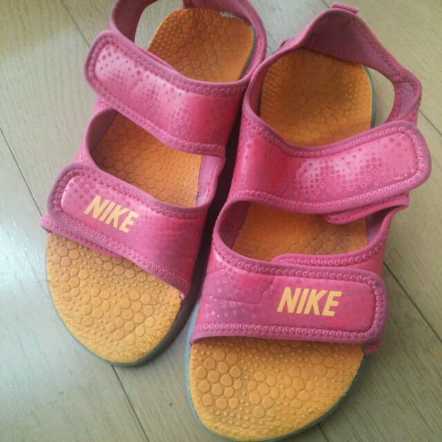NIKE(ナイキ)のナイキ21㎝ キッズ/ベビー/マタニティのキッズ靴/シューズ(15cm~)(サンダル)の商品写真