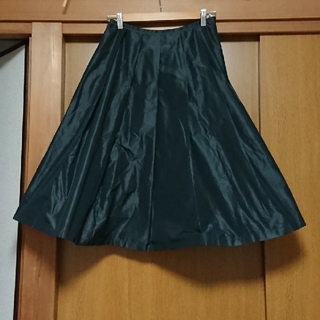 ロイスクレヨン(Lois CRAYON)のフレアスカート 黒 光沢 シャカシャカ(ひざ丈スカート)