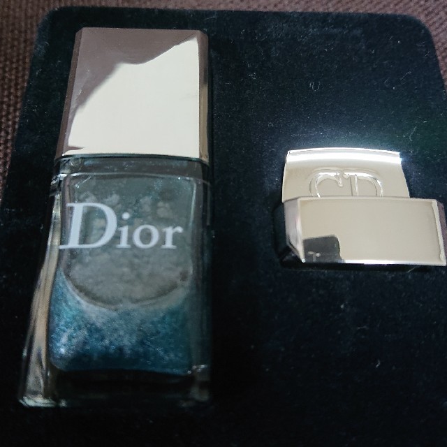 Christian Dior(クリスチャンディオール)のディオールベルニマグネティック802 コスメ/美容のネイル(マニキュア)の商品写真