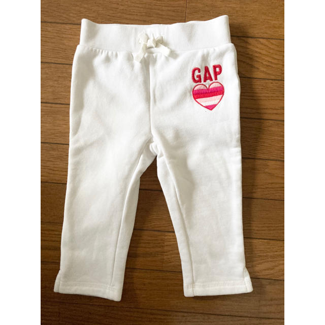 babyGAP(ベビーギャップ)のGap パンツ 白　【未使用】女の子 キッズ/ベビー/マタニティのベビー服(~85cm)(パンツ)の商品写真