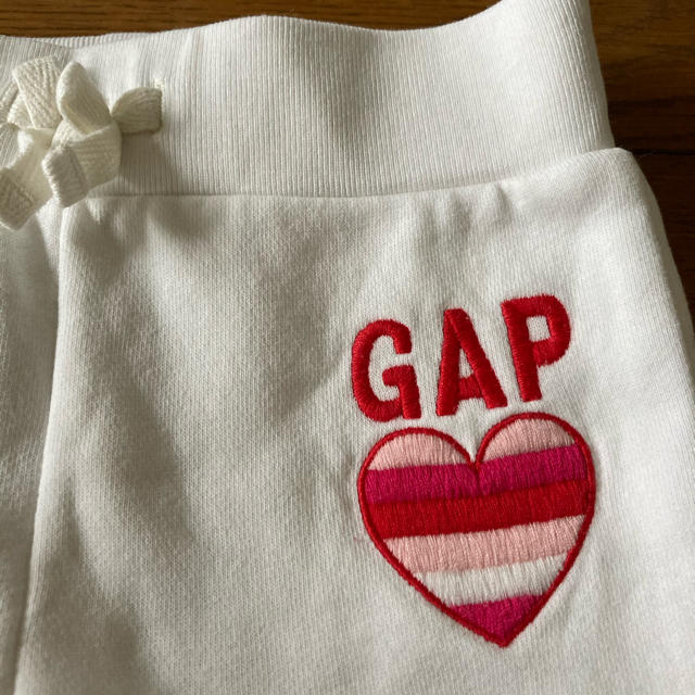 babyGAP(ベビーギャップ)のGap パンツ 白　【未使用】女の子 キッズ/ベビー/マタニティのベビー服(~85cm)(パンツ)の商品写真