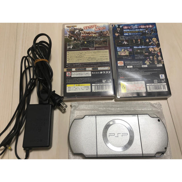 PlayStation(プレイステーション)のPSP2000【本体（バッテリー✖︎）充電器】＋モンハン3rd＋青エク【ソフト】 エンタメ/ホビーのゲームソフト/ゲーム機本体(携帯用ゲーム機本体)の商品写真