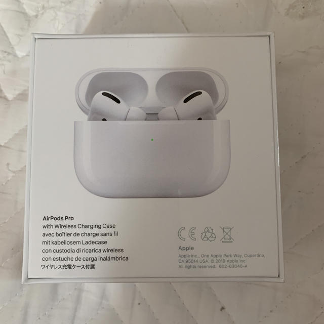 AirPods with Wireless Charging Case 2台
