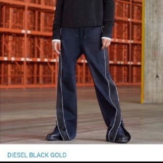 ディーゼル(DIESEL)のDIESEL BLACK GOLD ストレッチ素材。未使用に近い美品。(デニム/ジーンズ)