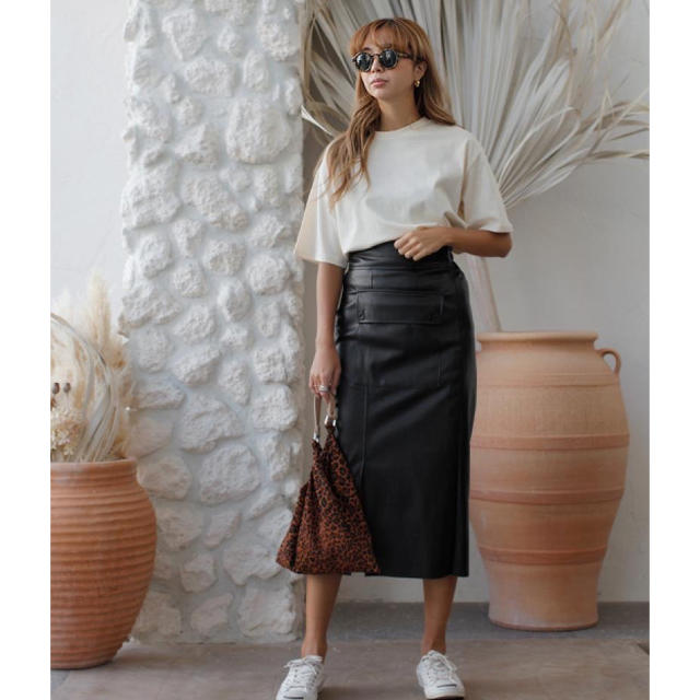 room306 CONTEMPORARY(ルームサンマルロクコンテンポラリー)のroom306♡leather pencil skirt レディースのスカート(ロングスカート)の商品写真