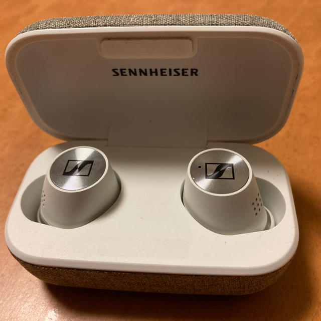 SENNHEISER(ゼンハイザー)のSennheiser MOMENTUM True Wireless2 WHITE スマホ/家電/カメラのオーディオ機器(ヘッドフォン/イヤフォン)の商品写真