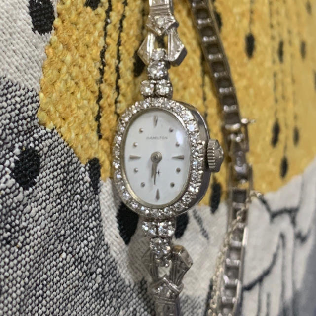 Hamilton(ハミルトン)の(猫山様専用)Hレディース アンティーク時計 14KWG ダイヤ 32個 手巻き レディースのファッション小物(腕時計)の商品写真