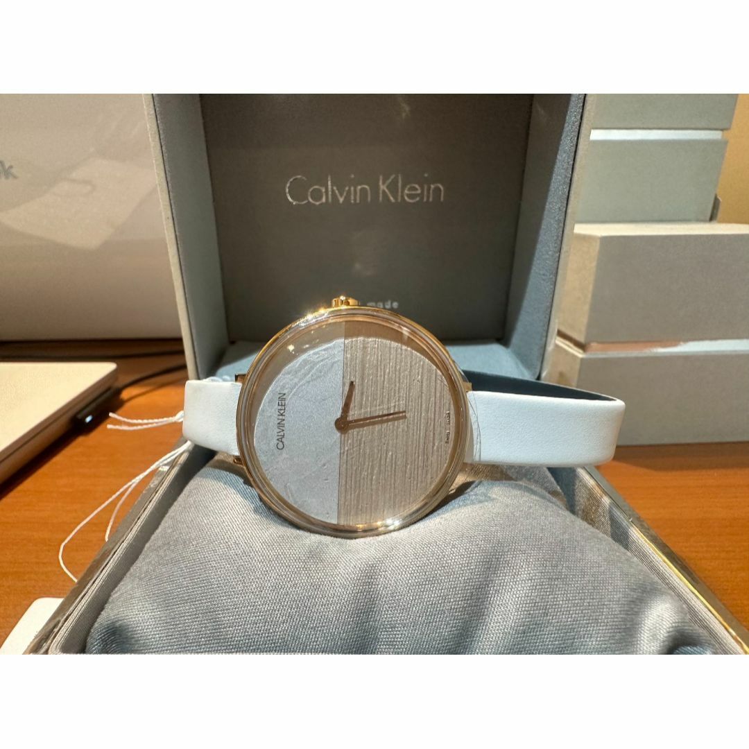 新品未使用 Calvin Klein  腕時計 K7A236LH ライズ レザー