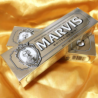 マービス(MARVIS)のmarvis ホワイトニングミント 85ml 2個セット(歯磨き粉)