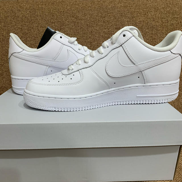 NIKE(ナイキ)の新品 ナイキ AIR FORCE 1 LOW エアフォース1 白 スニーカー メンズの靴/シューズ(スニーカー)の商品写真