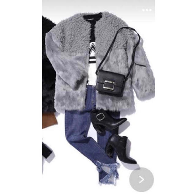 MURUA(ムルーア)のMURUA ノーカラーフェイクファーコート レディースのジャケット/アウター(毛皮/ファーコート)の商品写真
