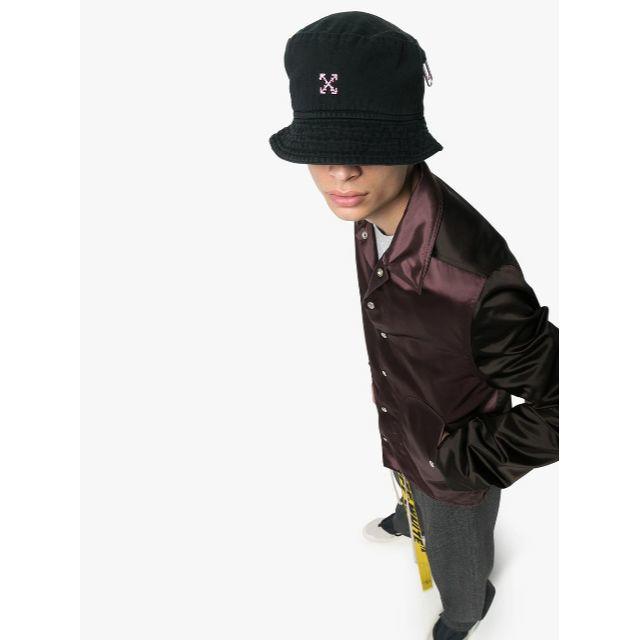 OFF-WHITE(オフホワイト)の新品 OFF-WHITE BUCKET HAT/BLACK FUCHSIA 黒 メンズの帽子(ハット)の商品写真