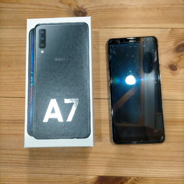 Galaxy(ギャラクシー)のGalaxy A7  新品のガラスフィルムと透明ケース付き スマホ/家電/カメラのスマートフォン/携帯電話(スマートフォン本体)の商品写真