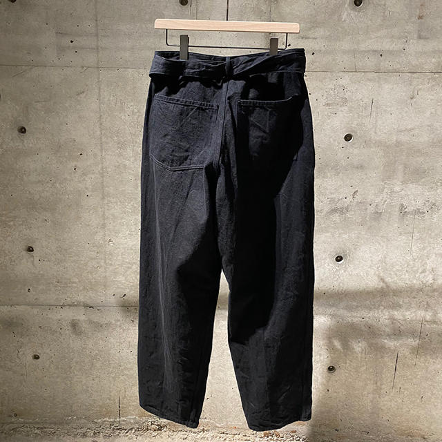 COMOLI(コモリ)の20aw COMOLI  DENIM BELTED PANTS デニム メンズのパンツ(デニム/ジーンズ)の商品写真