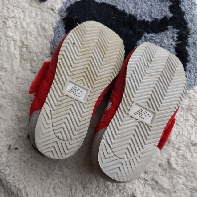 New Balance(ニューバランス)のニューバランス  スニーカー 赤 14cm キッズ/ベビー/マタニティのベビー靴/シューズ(~14cm)(スニーカー)の商品写真