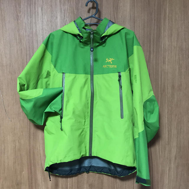 アークテリクス マウンテンパーカー 定価75,900円 トレンド velileenre