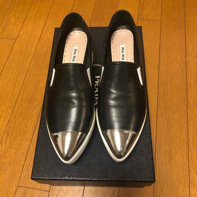 miumiu(ミュウミュウ)のMiu Miu スニーカー スリッポン ブラック 36 レディースの靴/シューズ(スリッポン/モカシン)の商品写真