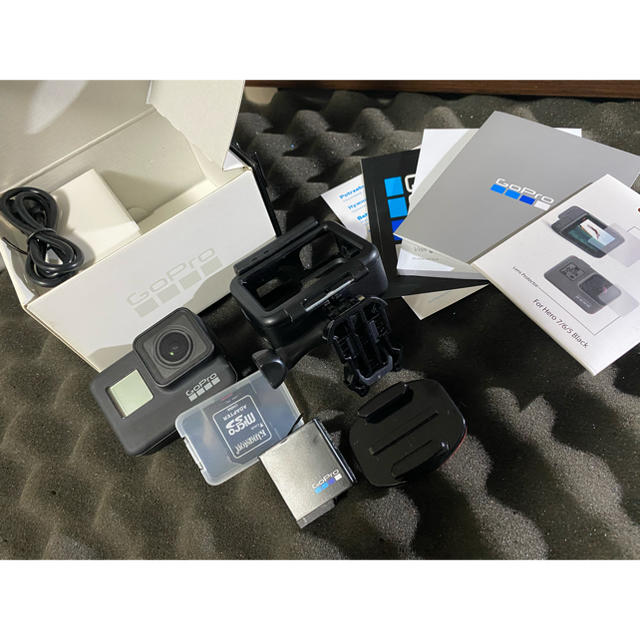 GoPro(ゴープロ)のGoPro HERO7 スマホ/家電/カメラのカメラ(ビデオカメラ)の商品写真