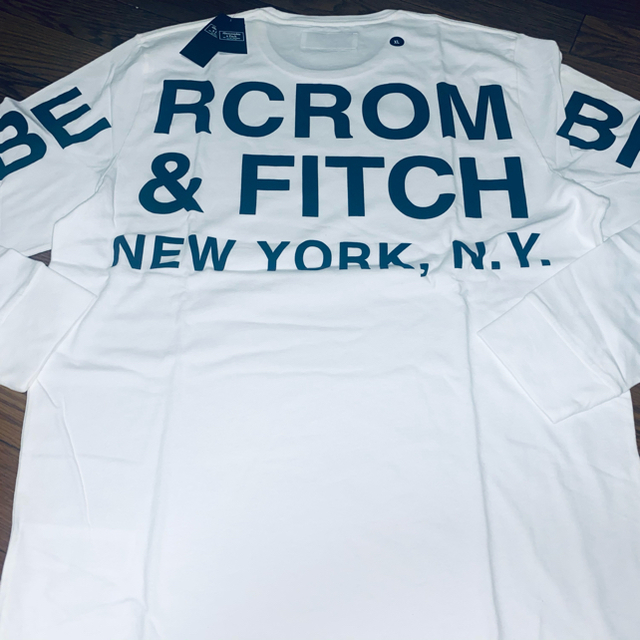 Abercrombie&Fitch(アバクロンビーアンドフィッチ)の新品　アバクロ　ロングTシャツ メンズのトップス(Tシャツ/カットソー(七分/長袖))の商品写真