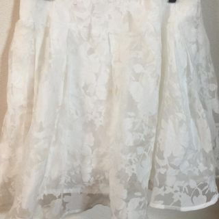 ジルバイジルスチュアート(JILL by JILLSTUART)の白のレーススカート！お値下げしました！(ひざ丈スカート)