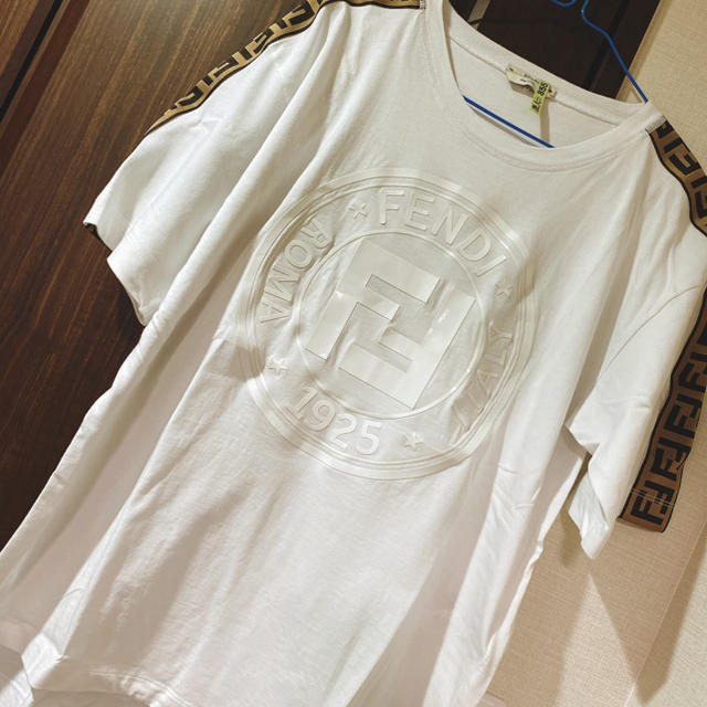 tシャツFENDI フェンディ tシャツ