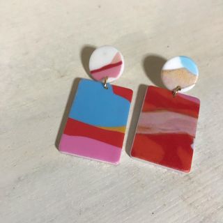 幾何学ピアス　アートピアス　白×赤(ピアス)