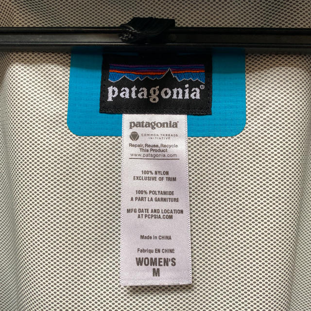 patagonia(パタゴニア)のパタゴニア　シェルジャケット　レディースM メンズS メンズのジャケット/アウター(マウンテンパーカー)の商品写真