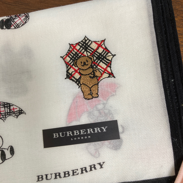 BURBERRY(バーバリー)の★専用★バーバリー　クマちゃん　わんちゃん　未使用　鍵盤　ピアノ　音楽 レディースのファッション小物(ハンカチ)の商品写真