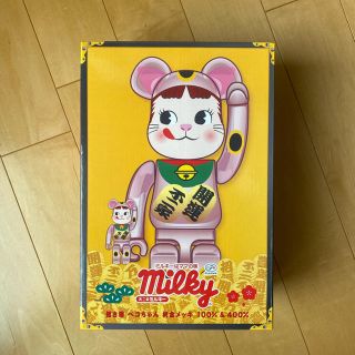 BE@RBRICK 招き猫 ペコちゃん 桃金メッキ 100％ ＆ 400％