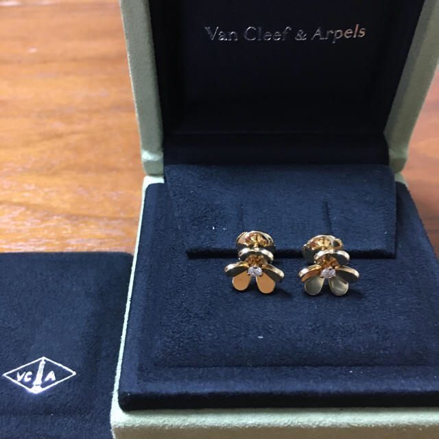 Van Cleef & Arpels(ヴァンクリーフアンドアーペル)のシロ様専用　ヴァンクリーフ &アーペル　ピアス レディースのアクセサリー(ピアス)の商品写真