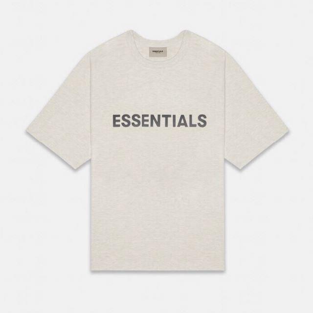 ESSENTIAL DESIGNS(エッセンシャルデザイン)のFOG Fear Of God Essentials OATMEAL S メンズのトップス(Tシャツ/カットソー(半袖/袖なし))の商品写真