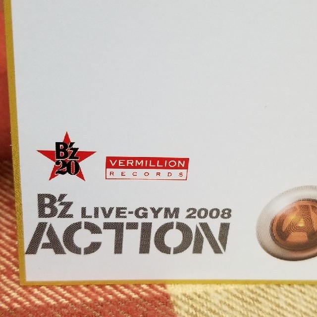 B'z サイン色紙　ACTION エンタメ/ホビーのタレントグッズ(ミュージシャン)の商品写真