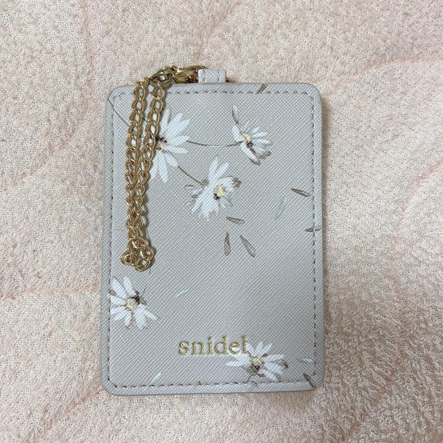 SNIDEL(スナイデル)のsnidel パスケース レディースのファッション小物(名刺入れ/定期入れ)の商品写真